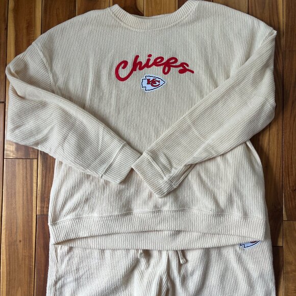 Like New Chiefs Lounge Set - Picture 2 of 5